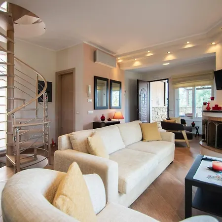 Villa Ianthi By 